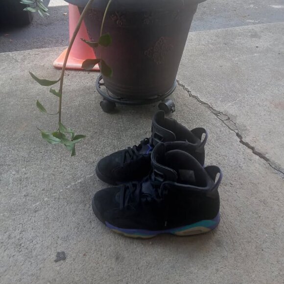 Size 8.5 Nike Air Jordan Sneakers Women’s – Retro Style, Premium Comfort - Picture 1 of 6